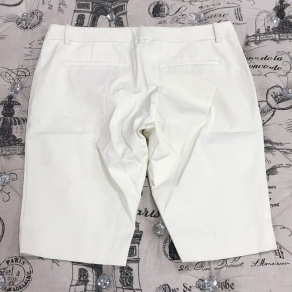 THEORY Basic Tailored Shorts In Ivory - Picture 6 of 7
